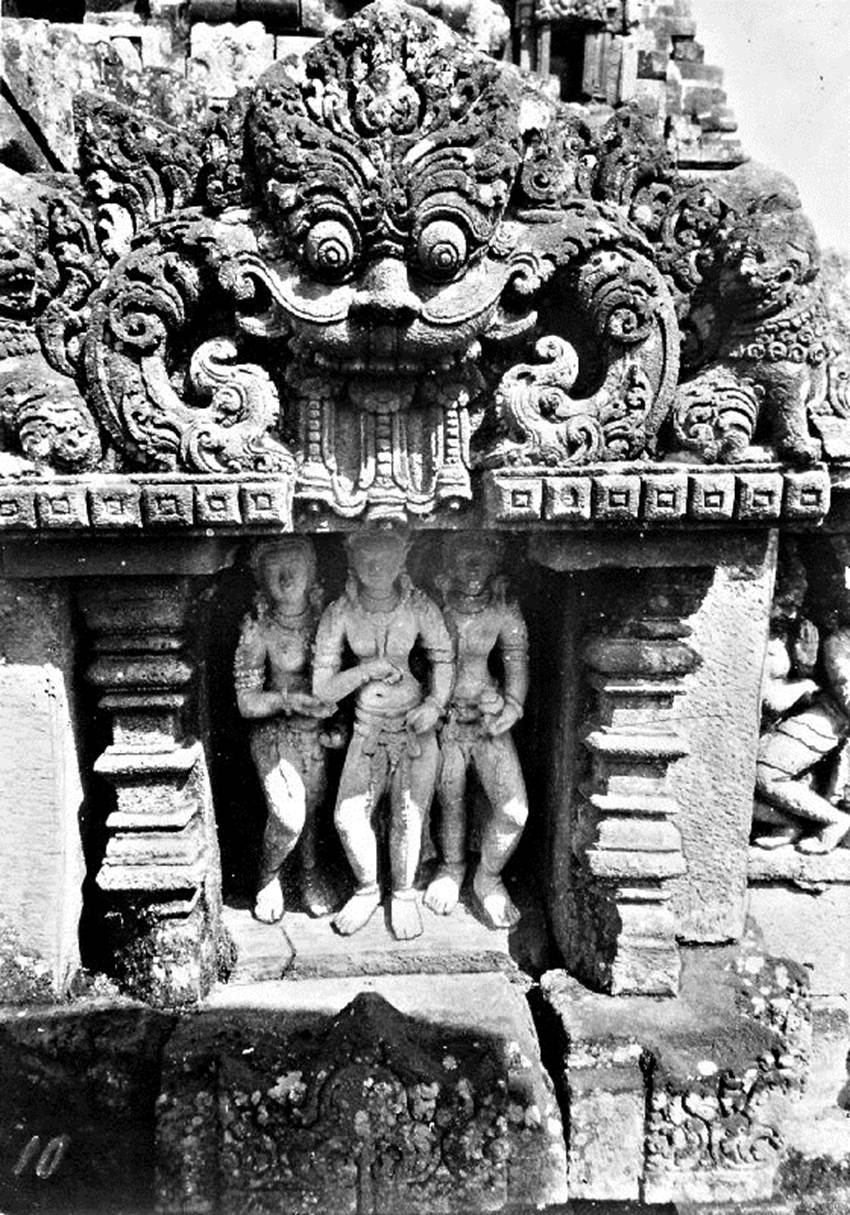 The carvings of Kala’s head and three nymphs (Appended from the author’s private album)