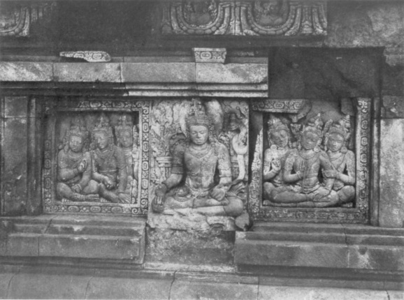 A part of the wall of Tjandi Prambanan (Shiva) (With, Karl, Java - Brahmanische, Buddhistische und Eigenleige Architektur und Plastk auf Java, Filkwang Verlagg. M. B. H. Haben 1.W. 1920)