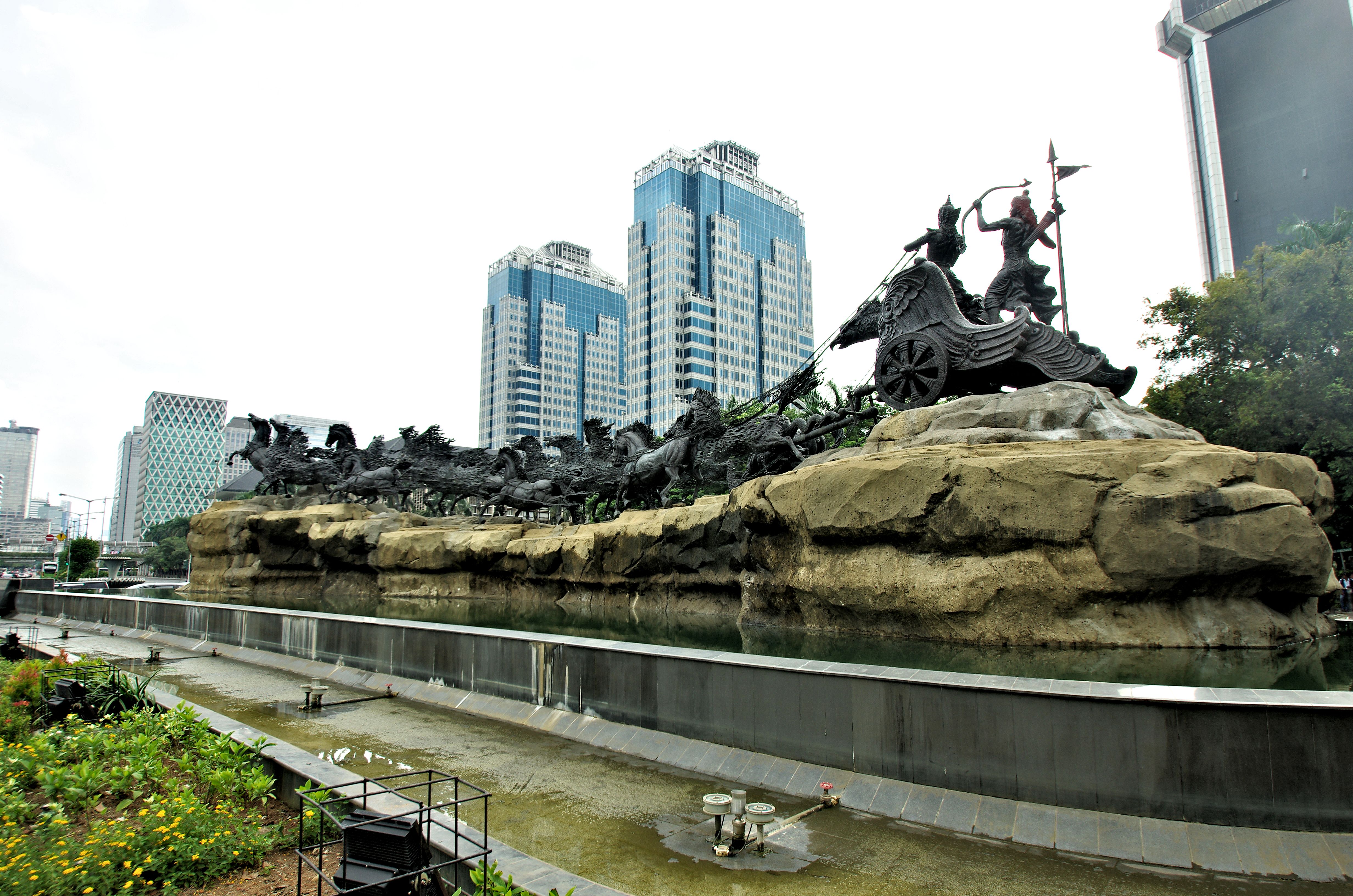 "The Arjuna-Krisna statue" by a roundabout in Jalan Merdeka West, Central Jakarta (2015-03-01). A work of the contemporary master artist, Ir. I Nuarta Nyoman.