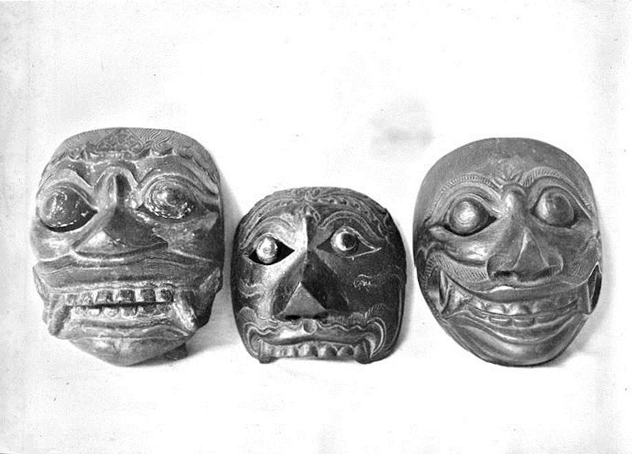 Beberapa bentuk topeng dari Djawa (diambil dari album pribadi penulis).