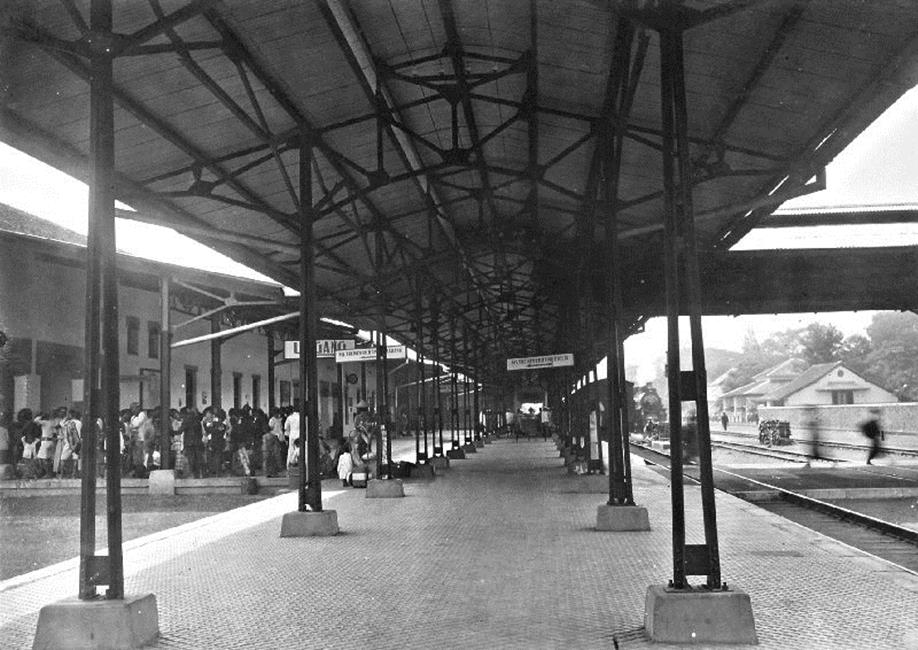 Stasiun Solo (diambil dari album pribadi penulis).