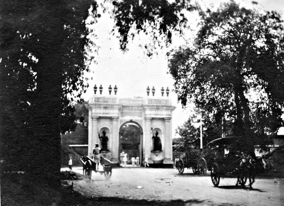 Amsterdam Foort di kota tua Batavia (Diambil dari album pribadi penulis)