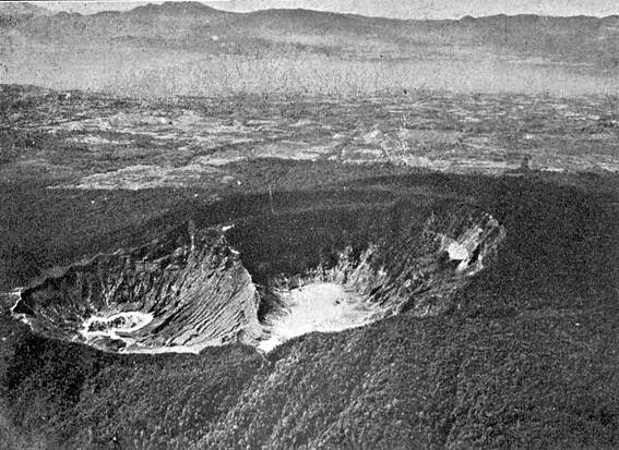 Tangkoeban praoe dari Timur Laut (foto oleh Angkatan Udara Belanda). Beumée, G. B., Fourth Pacific Science Congress Java 1929 - Excursion Guide, Chapter 15.