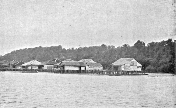 Klatjes, perkampungan di atas air yang terletak di pesisir Utara Noesa Kambangan. Beumée, G. B., Fourth Pacific Science Congress Java 1929 - Excursion Guide, Chapter 1.