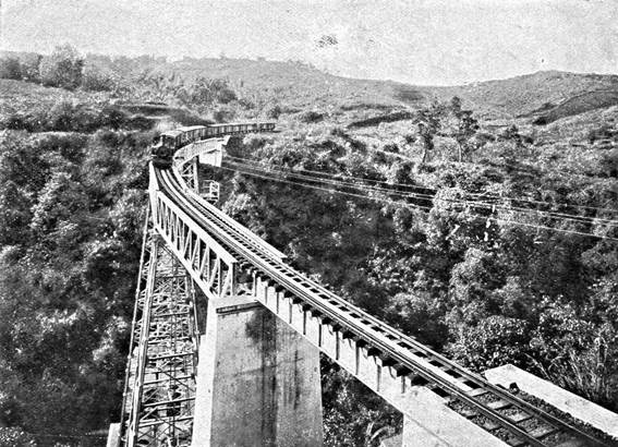 Jalan kereta untuk jalur Batavia-Bandoeng-Garoet. Vries, J.J. De (ed.), Jaarboek van Batavia en omstreken 1927, Kolff, Batavia 1927.