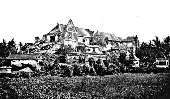 Pemandangan Taman Sari secara utuh. Campbell, D. M., Java: Past and Present, Vol. I, Vol II, William Heinemann, London 1915.