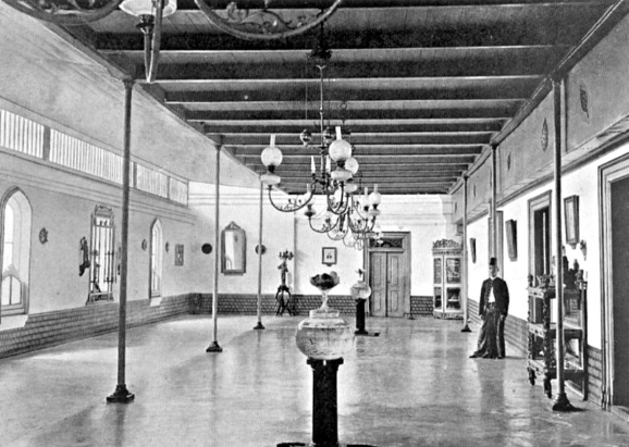 ‘Acterzaal’ of Keraton. Koning J. and Wouters D., Mooi en Nijver Insulinde, P.Noordhogg, Groningen -Batavia, c1930.